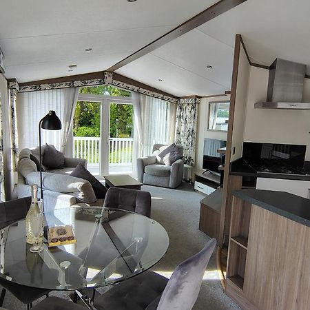 Family Breaks At Rockley Park With Prosecco And A Box Of Chocolates On Arrival Villa พูล ภายนอก รูปภาพ