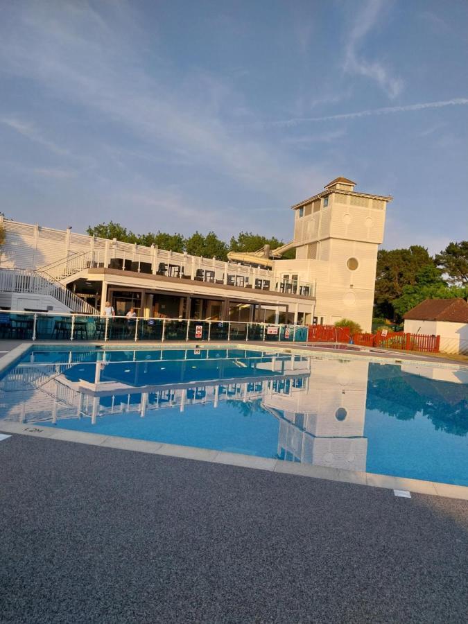 Family Breaks At Rockley Park With Prosecco And A Box Of Chocolates On Arrival Villa พูล ภายนอก รูปภาพ